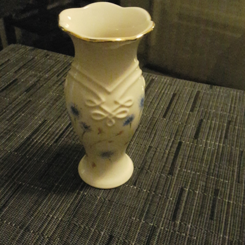 2 Lenox 5", blue flowers, on ivory, vases - Picture 7 of 8